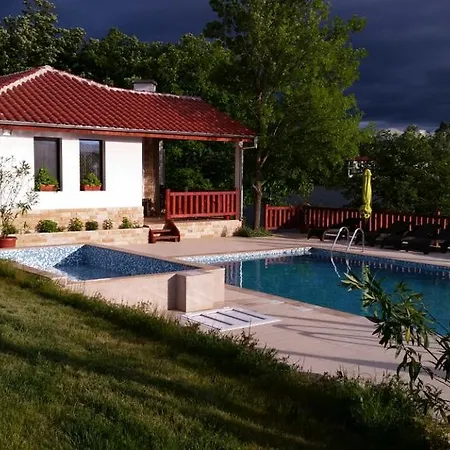 Луксозна вила две *