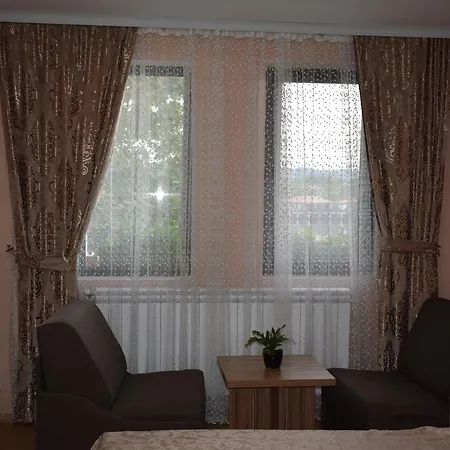 две Луксозна вила