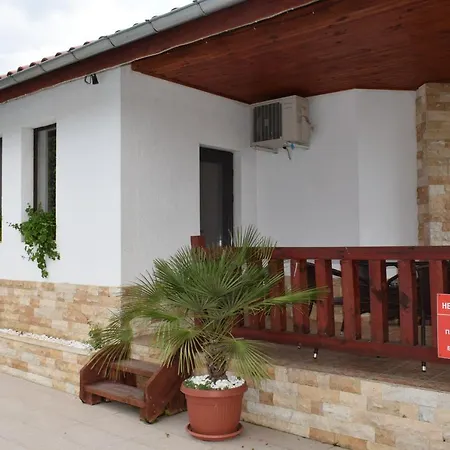 две Луксозна вила *