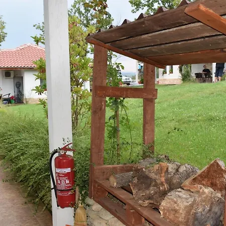 две Луксозна вила