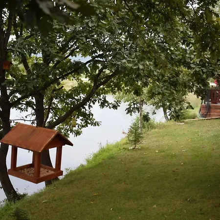 две Луксозна вила *